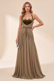 Vestido largo de cuello caqui con escote en A con abalorios