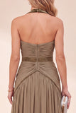 Vestido largo de cuello caqui con escote en A con abalorios