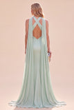 Vestido largo de satén verde menta sirena con escote halter y bufanda