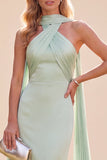 Vestido largo de satén verde menta sirena con escote halter y bufanda