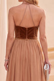 Vestido largo de cuello caqui con escote en A con abalorios