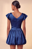 Vestido corto de bienvenida azul cielo de satén de satén con escote bateau y mangas gorjas