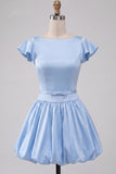 Vestido corto de bienvenida azul cielo de satén de satén con escote bateau y mangas gorjas
