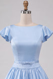 Vestido corto de bienvenida azul cielo de satén de satén con escote bateau y mangas gorjas