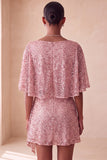 Vestido corto corto de bienvenida con cuello redondo rosa brillante, lentejuelas, fruncido y fajilla