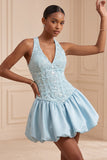 Vestido corto de bienvenida azul cielo con escote en V y escote en V