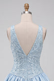 Vestido corto de bienvenida azul cielo con escote en V y escote en V