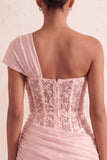 Corsé transparente oliva de un hombro, vestido corto de bienvenida fruncido y encaje en la espalda