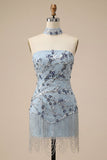 Vestido corto de bienvenida azul sin tirantes con lentejuelas florales y flecos