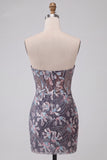 Corsé gris bodycon sin tirantes con lentejuelas y vestido corto floral de bienvenida