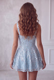 A-Line Sky Blue Tirantes gruesos Vestido de Homecoming con lentejuelas florales cortos y lazo