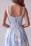 Corsé floral azul claro de línea cuadrada con escote en forma de perla y vestido formal largo