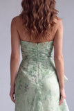 Vestido formal verde sin tirantes floral floral sirena con volantes
