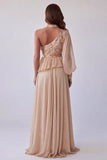 Vestido formal de corte floral asimétrico con capestro de champán