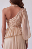 Vestido formal de corte floral asimétrico con capestro de champán