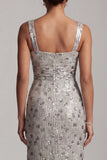 Vestido largo de madre de la novia con cuello cuadrado de sirena plateada y cuentas