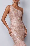 Vestido largo de madre de la novia con lentejuelas rosas de un hombro y volantes