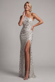 Vestido largo de madre de la novia con cuentas plateadas de un hombro y sirena plateada