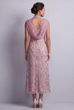 Vestido vintage malva con escote halter, lentejuelas y floral largo de madre de novia