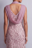 Vestido vintage malva con escote halter, lentejuelas y floral largo de madre de novia