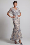 Vestido largo de madre de la novia con lentejuelas florales de sirena plateada y lentejuelas largas de la novia