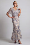 Vestido largo de madre de la novia con lentejuelas florales de sirena plateada y lentejuelas largas de la novia