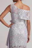 Vestido de una hombro con lentejuelas gris claro sirena asimétrica floral de madre de novia con fajilla