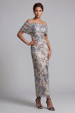Vestido largo de madre de la novia azul marino con hombros descubiertos, lentejuelas largas florales