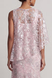 Vestido largo de sirena rosa de un hombro con lentejuelas florales y capa