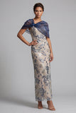 Vestido largo de Madre de la Novia con lentejuelas florales azul marino y capa
