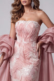 Vestido largo de certamen sin tirantes rosa con cuentas y cola