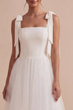 Vestido de compromiso de tul midi blanco de cuello cuadrado con lazo en línea A y cuello cuadrado