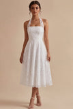 Vestido de compromiso Midi de Línea Blanca con escote con flor blanca y encierro