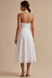 Vestido de compromiso Midi de Línea Blanca con escote con flor blanca y encierro