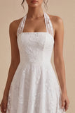 Vestido de compromiso Midi de Línea Blanca con escote con flor blanca y encierro
