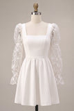 Vestido blanco pequeño de encaje con escote cuadrado y manga larga