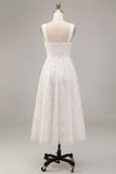 Vestido de compromiso Midi Midi de tirantes blancos florales gruesos de línea A