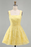 Vestido corto corto amarillo de bienvenida a casa con cuello cuadrado en línea A, perlas, con collares
