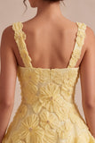 Vestido corto corto amarillo de bienvenida a casa con cuello cuadrado en línea A, perlas, con collares