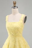 Vestido corto corto amarillo de bienvenida a casa con cuello cuadrado en línea A, perlas, con collares
