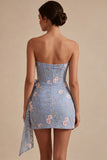Corsé corto azul bodycon sin tirantes bordado con flores y fajilla