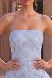 Vestido corto de bienvenida azul con volantes con tirantes finos