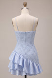 Vestido corto de bienvenida azul con volantes con tirantes finos