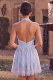 Vestido corto corto de bienvenida azul con escote halter con volantes y florales fruncidos