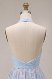 Vestido corto corto de bienvenida azul con escote halter con volantes y florales fruncidos