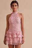 Vestido corto de bienvenida rosa con escote halter con escote halter, perlas florales con volantes y con volantes