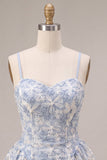 Vestido corto de bienvenida azul con bordado floral con volantes