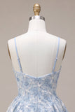 Vestido corto de bienvenida azul con bordado floral con volantes