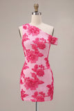Vestido corto de bienvenida con bordado floral fucsia de un hombro