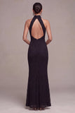 Vestido formal largo de sirena negra con cuello halter y encaje